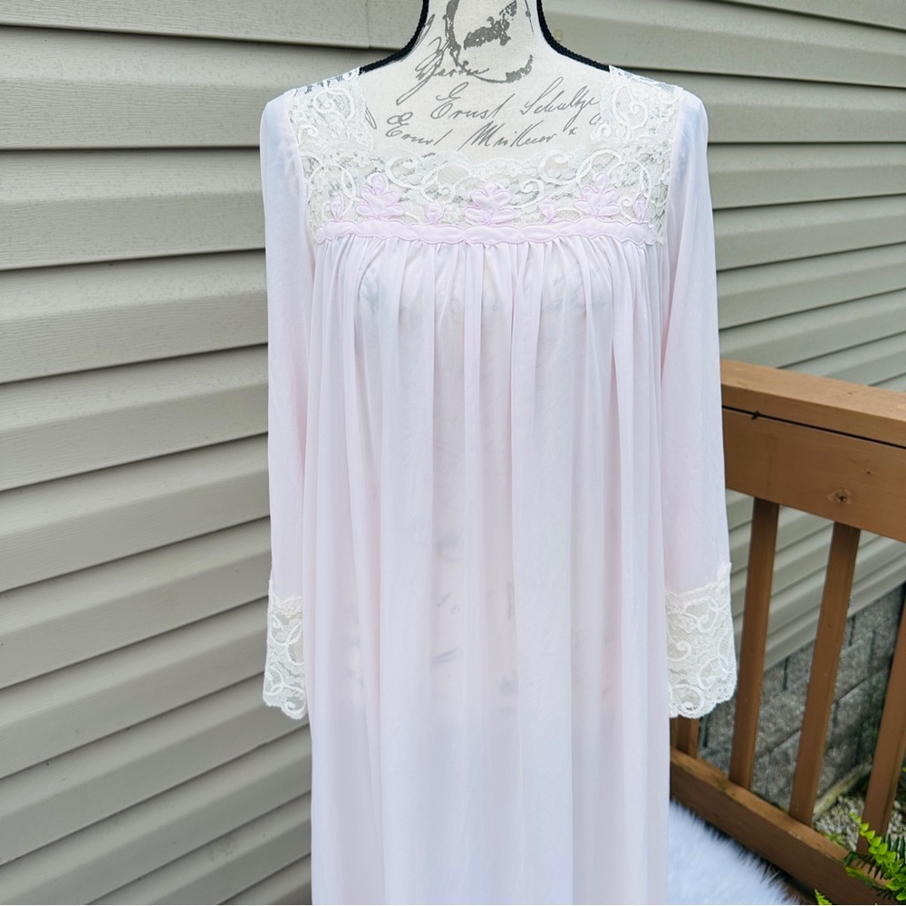 Vintage Chiha Light Pink Nightgown with lace